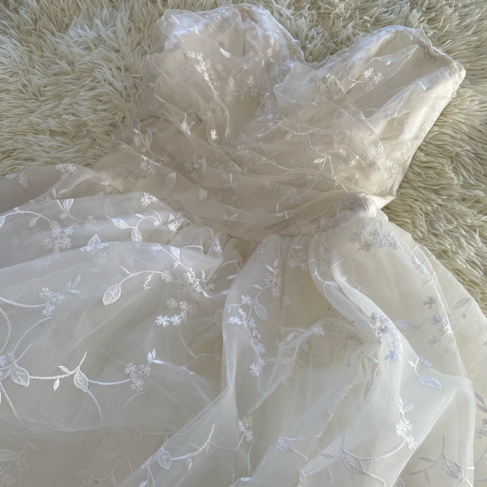 Bridal Gowns (Free La Mer Mystery Item & Mystery Necklace)